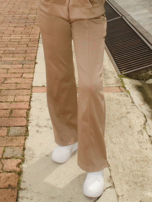 Pantalón Sudadera Perchado para Mujer – Bota Ancha con Bordado Anyela y Cordón Ajustable