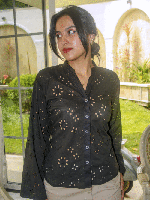 Blusa Manga Larga Estilo Hoja Rota con Bordados – Manga Campana y Cuello Rizado Femenino